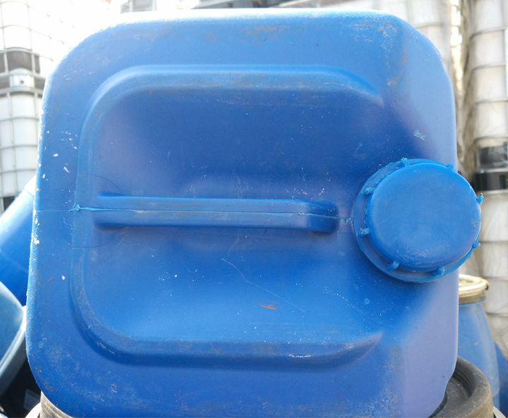 长期二手塑料桶回收讲述化工塑料桶为何出现真空泡？